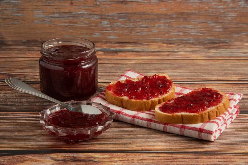 Dulceata de rubarba: reteta simpla si aromata pentru intreaga familie